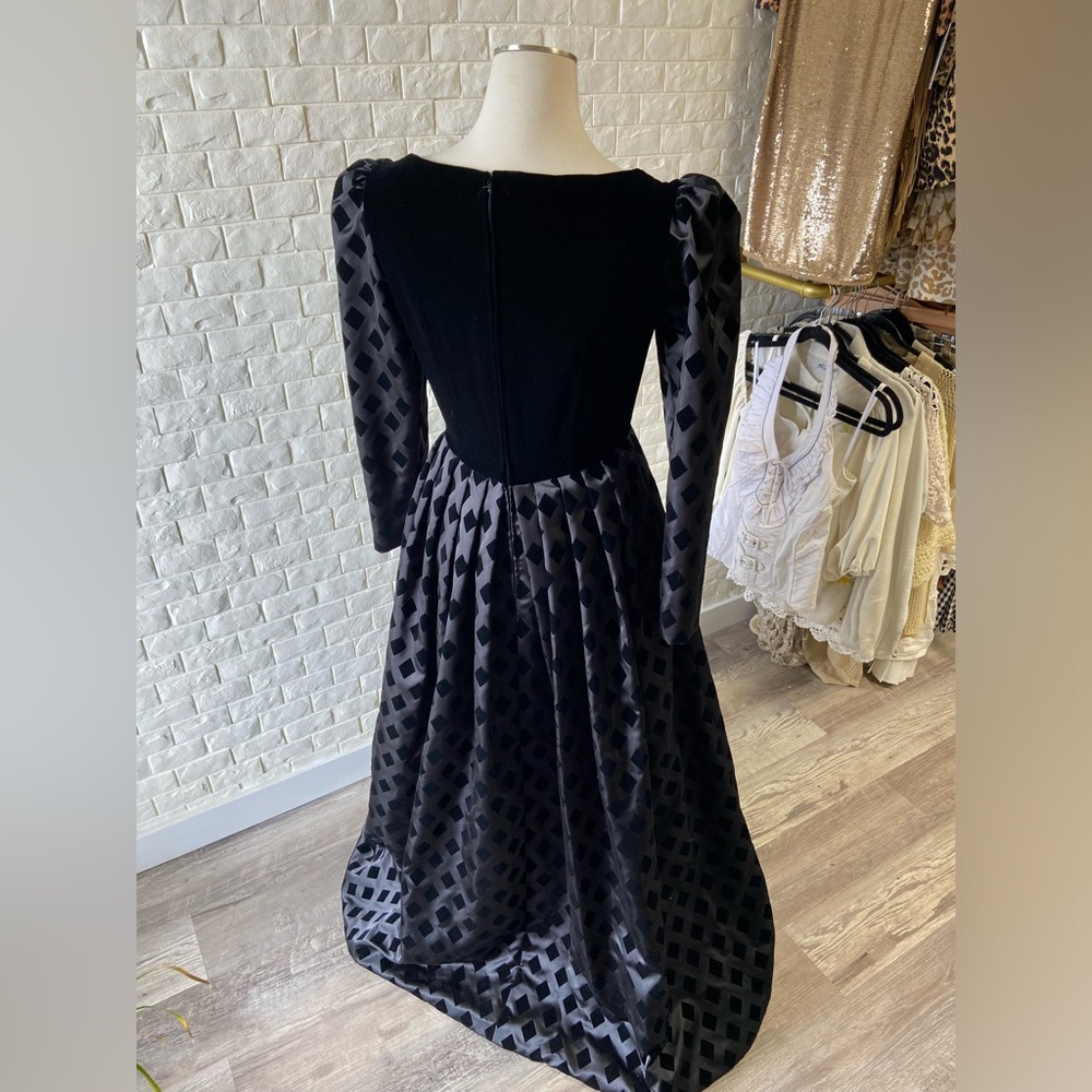 Vintage 1960s Adele Simpson Black Velvet Diamond Detailed Satin Skirt Full Gown - Picture 7 of 12